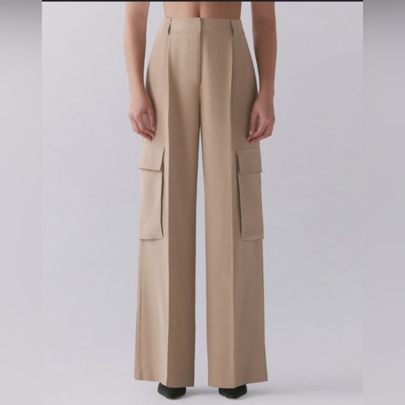Dynamite “Gemma” Hi-Rise Wide Leg Cargo Pants size 8 in Tan/Beige - Picture 2 of 7